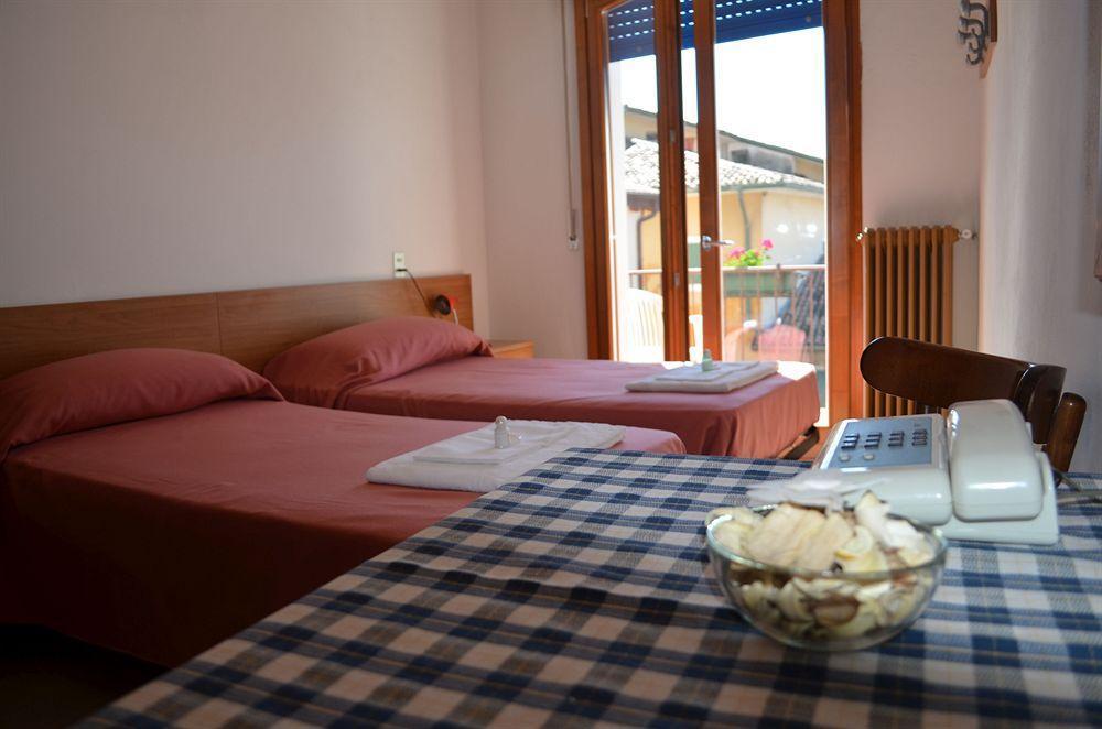 Hotel Luisa Brenzone sul Garda Zewnętrze zdjęcie